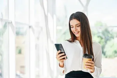 12 Proven First Message Examples To Send On Tinder [That Work!]