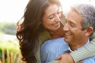 Best Apps For Women Dating Over 40 [Meet Quality Men!]