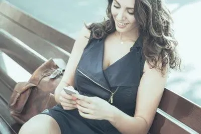 7 Tinder Icebreakers You Can Send Any Match (That She'll Love!]