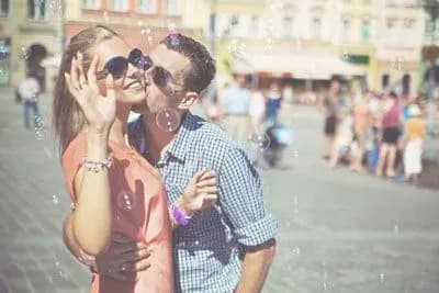 Expert Profile Pic Tips For Women [Science-Backed Secrets!]