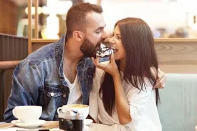 Hinge Conversation Tips For Men [Two Strategies That Work!]