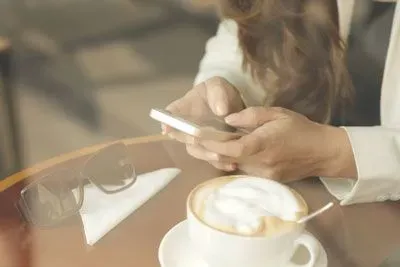 Is Online Dating Safe? Essential Tips From VIDA's Dating Experts!