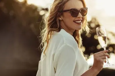 Cougar Dating Explained: Apps, Tips & Expectations