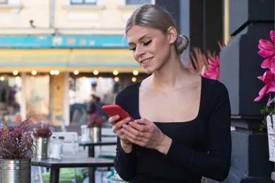 How To Get More Women To Swipe Right On Your Profile