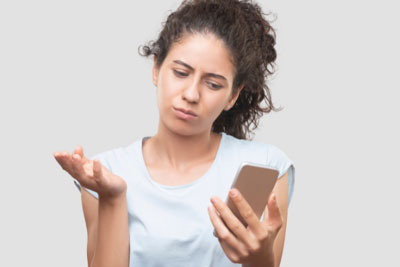 The 5 Biggest Online Dating Mistakes Women Make (& Quick Fixes!) 1 Woman making online dating mistakes